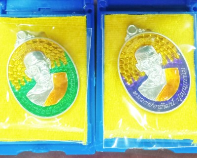 หลวงพ่อพัฒน์ ปุญญกาโม วัดห้วยด้วน นครสวรรค์ รุ่น คงกระพันชาตรี เศรษฐีปากน้ำโพ 2 เหรียญ