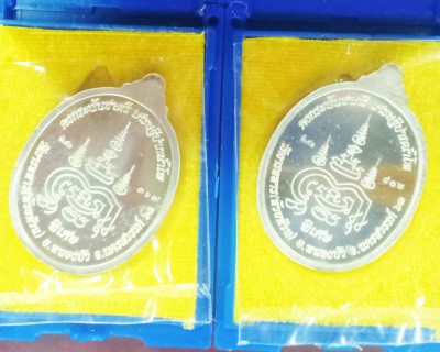 หลวงพ่อพัฒน์ ปุญญกาโม วัดห้วยด้วน นครสวรรค์ รุ่น คงกระพันชาตรี เศรษฐีปากน้ำโพ 2 เหรียญ