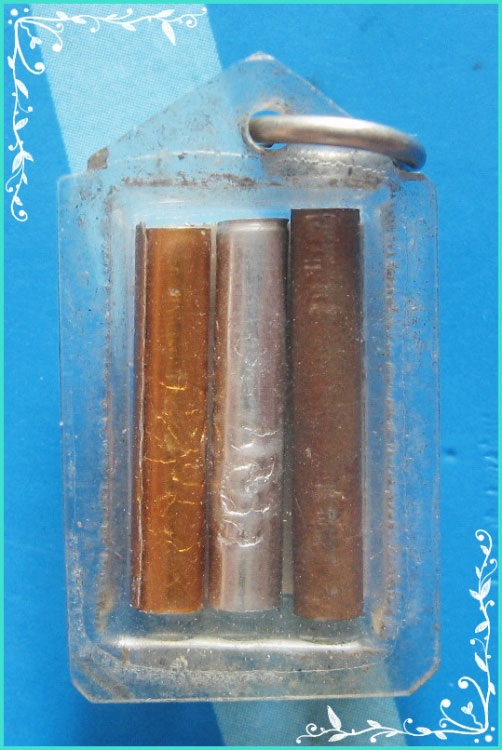 ...ลพ.เณรโกศล วัดศรีสุดาราม กทม รูปถ่ายซีเปีย หลังตะกรุดสามดอก เลี่ยมเดิม...