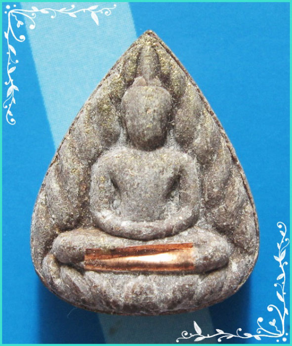 ..วัดเขาอ้อ พท.-พระพิมพ์ กลีบบัว เนื้อผงเก่าๆ หลังยันต์ ปี 44 ตะกรุดทองแดง โรยผงตะไบ..