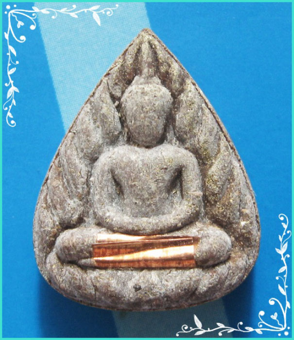 ..วัดเขาอ้อ พท.-พระพิมพ์ กลีบบัว เนื้อผงเก่าๆ หลังยันต์ ปี 44 ตะกรุดทองแดง โรยผงตะไบ..