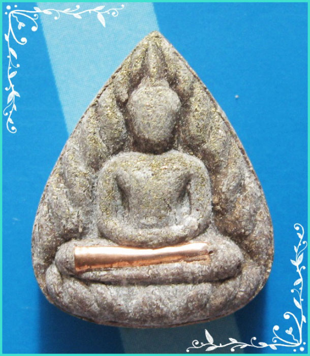 ..วัดเขาอ้อ พท.-พระพิมพ์ กลีบบัว เนื้อผงเก่าๆ หลังยันต์ ปี 44 ตะกรุดทองแดง โรยผงตะไบ..