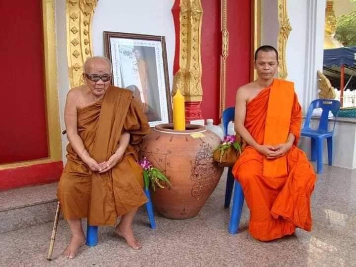 พระขุนแผนผงพรายกุมาร หน้ารูปถ่าย หลังเหรียญขวัญถุง ตระกรุดเงิน ที่ระลึกไหว้ครู ปี 57.....เคาะแรก