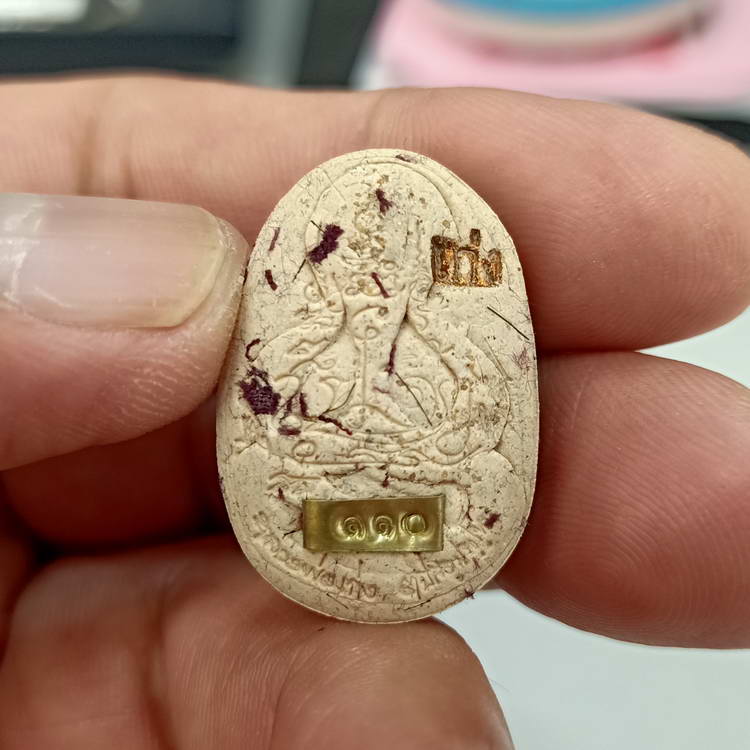 พระปิดตาน้ำเต้าเรียกทรัพย์ พลวงพ่อเก่ง วัดวังทรัพย์ อ.วังสมบูรณ์ จ.สระแก้ว เนื้อว่านข่าว มีจีวร 