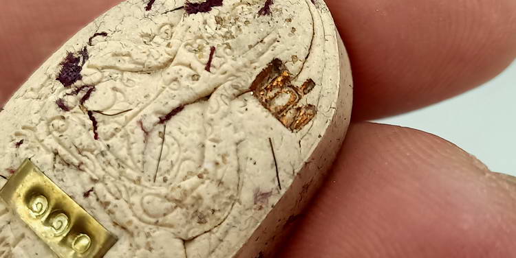 พระปิดตาน้ำเต้าเรียกทรัพย์ พลวงพ่อเก่ง วัดวังทรัพย์ อ.วังสมบูรณ์ จ.สระแก้ว เนื้อว่านข่าว มีจีวร 