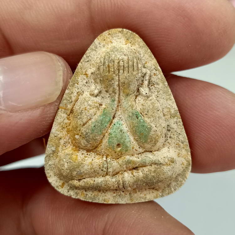 พระปิดตา ปลดหนี้ บูชาครู หลวงพ่อนงค์ (ลูกศิษย์หลวงปู่โต๊ะ) วัดบางน้ำชน เขตธนบุรี จ.กรุงเทพ ปี 2565