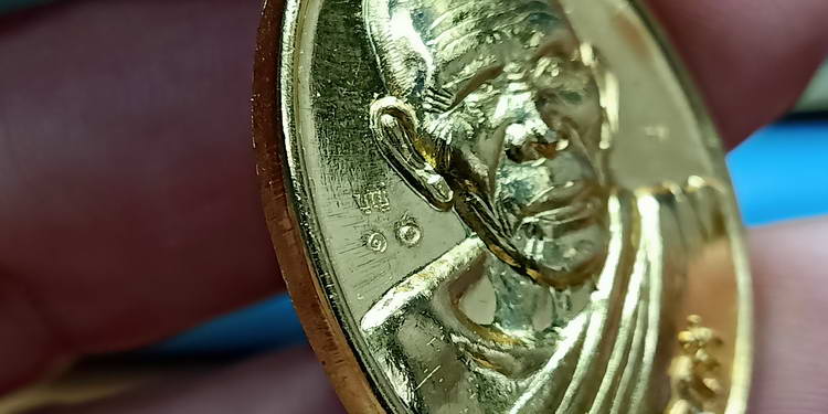 พ่อท่านบุญให้ รุ่นสรงน้ำ วัดท่าม่วง ต.ปากพูน อ.เมือง จ.นครศรีธรรมราช ปี 2553 กะไหล่ทองสวย เลข 10 