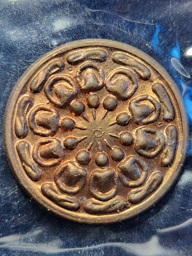  วัดน้อยชมภู่ สุพรรณบุรี เหรียญงบน้ำอ้อย หลวงปู่นาม ปี56 เนื้อทองแดง กล่องเดิม