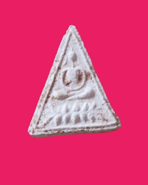 พระเนื้อผงพิมพ์นางพญา หลวงพ่อนารถ วัดศรีโลหะราษฎร์บำรุง จ.กาญจนบุรี