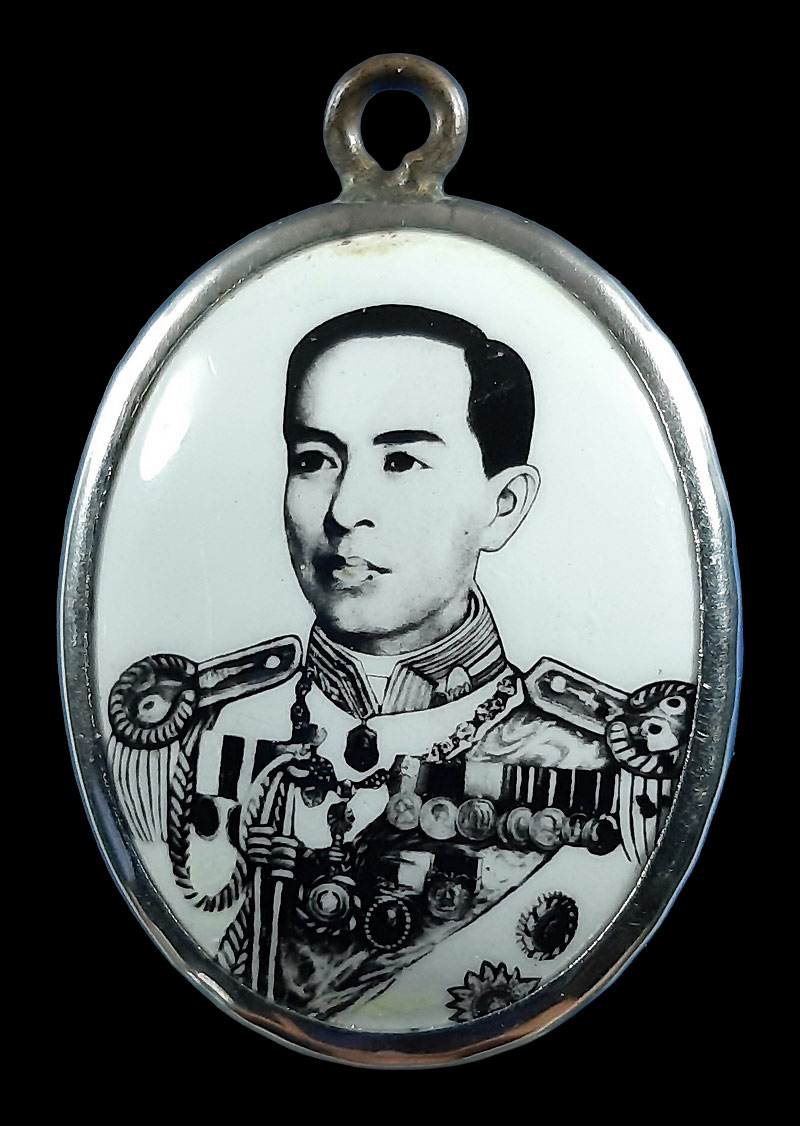 ล็อกเก็ตกรมหลวงชุมพรฯ หลังยันต์ห้า 