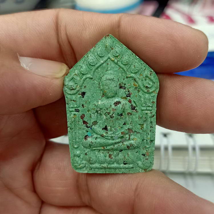 พระผงขุนแผนมโนราห์ 66 รุ่นคงกระพันชาตรีเหนือดวง หลวงปู่อิ่ม วัดทุ่งนาใหม่ จ.นครศรีธรรมราช ปี 2566