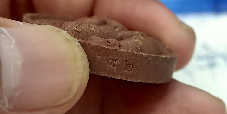 พระผงพังพระกาฬ รวยเหนือดวง หลวงปู่อิ่ม วัดทุ่งนาใหม่ จ.นครศรีธรรมราช เนื้อผงชานหมาก ตะกรุด 3 ดอก 