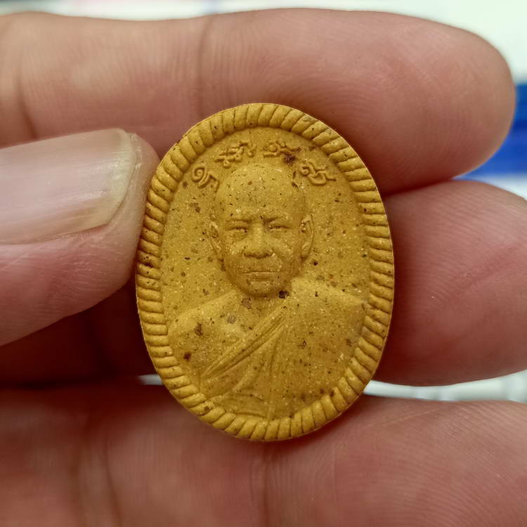 พระผงดวงเศรษฐี พระอาจารย์อนุชา วัดโพธิ์ราษฏร์บูรณะ จ.ราชบุรี เนื้อผงว่านเหลือง หมายเลข 21 กล่องเดิม 