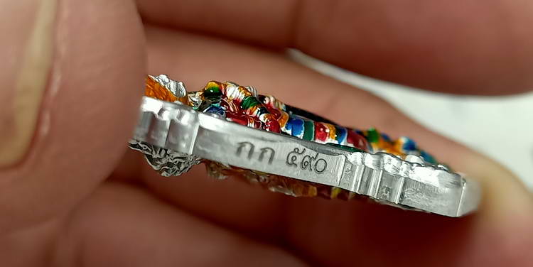 เหรียญท้าวเวสสุวรรณ บารมี เศรษฐี หลวงปู่เสียน วัดชัยมงคล จ.ศรีสะเกษ ปี 2565 เนื้อปีกเครื่องบิน