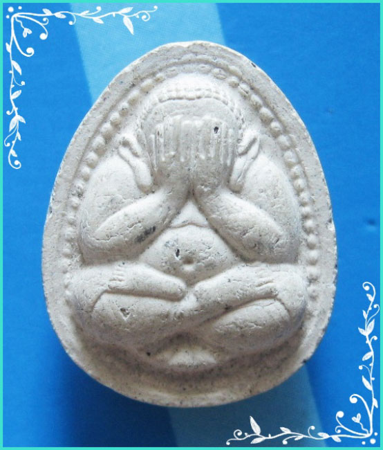 ..ลป.เกลี้ยง วัดเนินสุทธาวาส ชบ. พระปิดตามหาลาภ เนื้อผงเก่าๆ หลังยันต์นะ ปี 40..