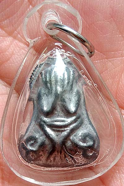 *พระปิดตานะหัวเข่า เนื้อชิน หลังรอยจาร ท่านเจ้าคุณผล วัดหนัง ฝั่งธนฯ*