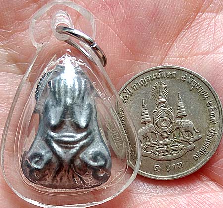 *พระปิดตานะหัวเข่า เนื้อชิน หลังรอยจาร ท่านเจ้าคุณผล วัดหนัง ฝั่งธนฯ*