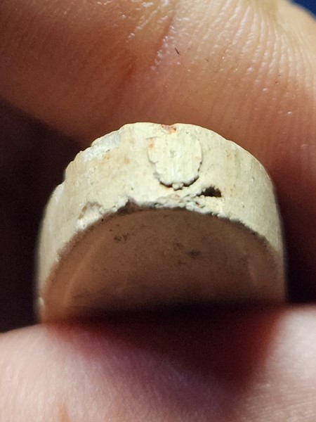 พระเครื่อง 25 พุทธศตวรรษ เนื้อดิน มีเดือยใต้ฐาน