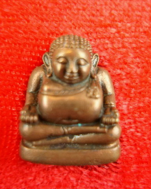 พระสังกัจจายน์รับลาภรุ่นแรก หลวงปู่หลวง วัดคีรีสุบรรพต จ.ลำปาง ปี 2544 เนือ้ทองแดงตอกมีโค้ดใต้ฐาน พร