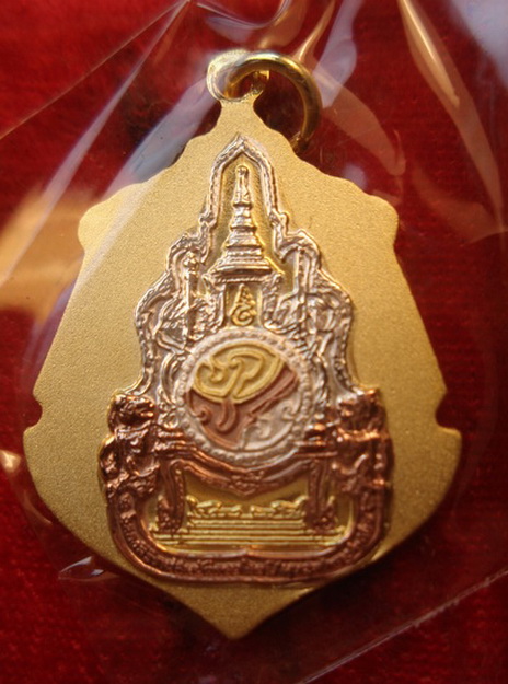 อาร์มพระพุทธโสธรเนื้อสามกษัตรย์รุ่นหล่อสนามหลวงราคาวัดขาดทุน/อาร์มพุทธโสธรหล่อสนามหลวงต้นปี 49 เนื่อ
