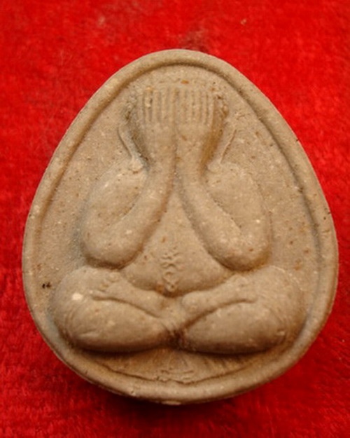 ผงว่านเกสรอิทธิเจ๑๑พระปิดตาศุภนิมิต ลป.คำพันธ์ ปี36 เนื้อผงใบลานและผงว่านเกสรอิทธิเจฝังตะกรุด 1 ดอกล