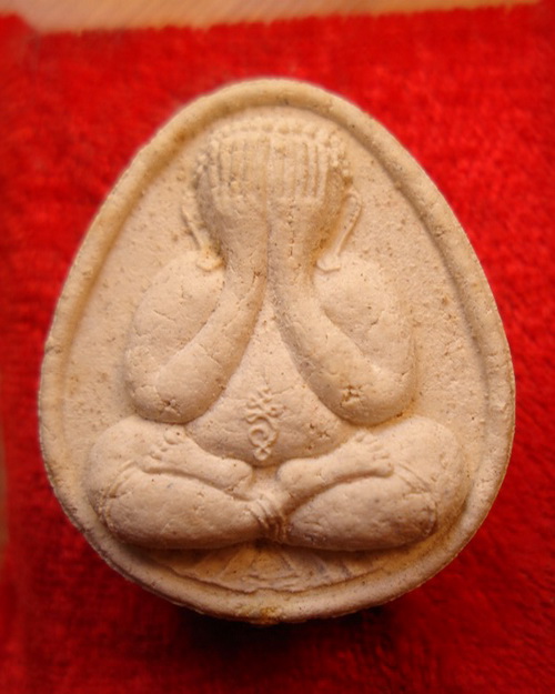 ผงว่านเกสรอิทธิเจ๑๑พระปิดตาศุภนิมิต ลป.คำพันธ์ ปี36 เนื้อผงใบลานและผงว่านเกสรอิทธิเจฝังตะกรุด 1 ดอกล