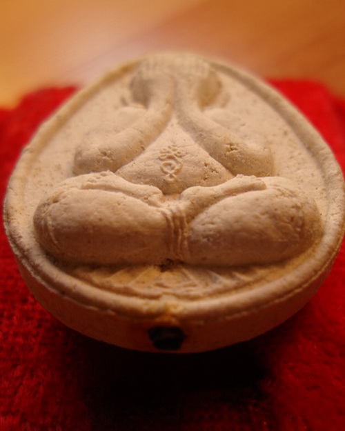 ผงว่านเกสรอิทธิเจ๑๑พระปิดตาศุภนิมิต ลป.คำพันธ์ ปี36 เนื้อผงใบลานและผงว่านเกสรอิทธิเจฝังตะกรุด 1 ดอกล