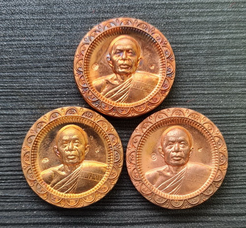 เหรียญโภคทรัพย์ ๒๕๔๕..ทองแดงผิวไฟ ๓ เหรียญ ไม่มีกล่อง..ลพ.ดำ วัดเขาพูลทอง จันทบุรี / ส่ง ems