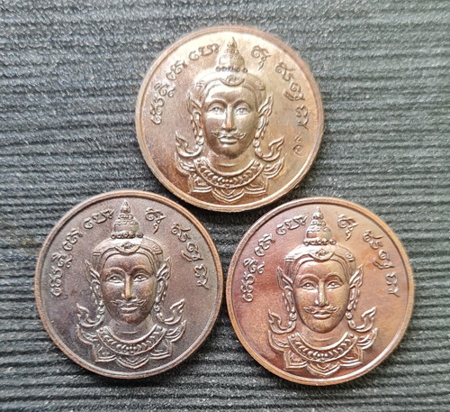 เหรียญพระจันทร์เทวา ๒๕๔๕..ทองแดง ๓ เหรียญ ไม่มีกล่อง..ลพ.ดำ วัดเขาพูลทอง จ.จันทบุรี / ส่ง ems