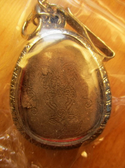 แถมกรอบลายพร้อมแหนบ๒๒๒รุ่นประสพการณ์รอดตายจากสึนามิภูเก็ต2547////สุดยอดพระผงปิดตาเนื้อว่านยาผงพุทธคุ