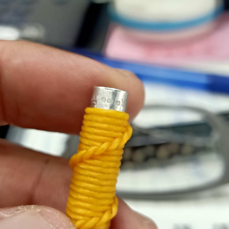 ตะกรุดนารายณ์แปลงรูป หลวงพ่อพัฒน์ วัดห้วยด้วน นครสวรรค์ ปี 2564 ถักเชือกเหลืองดำ ยาว 2.5 นิ้ว