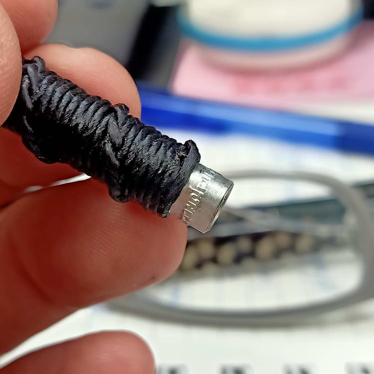 ตะกรุดนารายณ์แปลงรูป หลวงพ่อพัฒน์ วัดห้วยด้วน นครสวรรค์ ปี 2564 ถักเชือกเหลืองดำ ยาว 2.5 นิ้ว