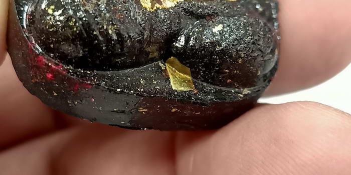 พิมพ์พระปิดตากนกข้างบูชาครู หลวงปู่โต๊ะ หลวงพ่อนงค์ วัดบางน้ำชน ธนบุรี จ.กรุงเทพ ปี 2565 เนื้อดำ