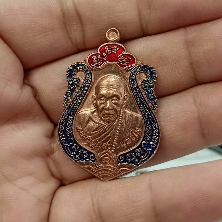 เหรียญเสมาสมปรารถนา หลวงปู่แสง วัดโพธิ์ชัย จ.นครพนม ปี 2562 เนื้อทองแดงลงยา หมายเลข 558 สวยเดิม กล่อ