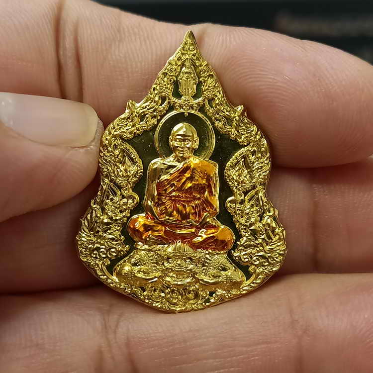 เหรียญ 111 ปี ชาตกาล หลวงพ่อพูล วัดไผ่ล้อม จ.นครปฐม ปี 2566 เนื้อกะไหล่ทอง ลงยาจีวนฃร หมายเลข 494