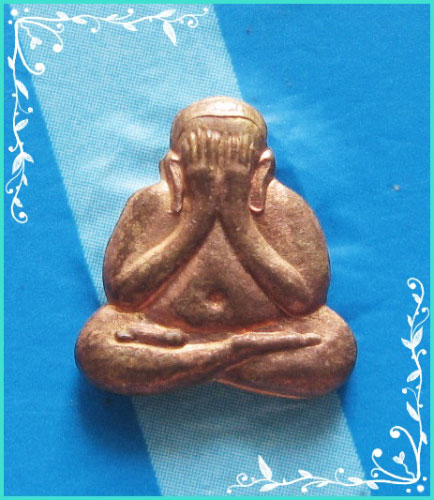 ..ลป.ทรง วัดศาลาดิน อท. พระปิดตาองค์จ้อย เนื้อทองแดง หลังรูป ปี 48..