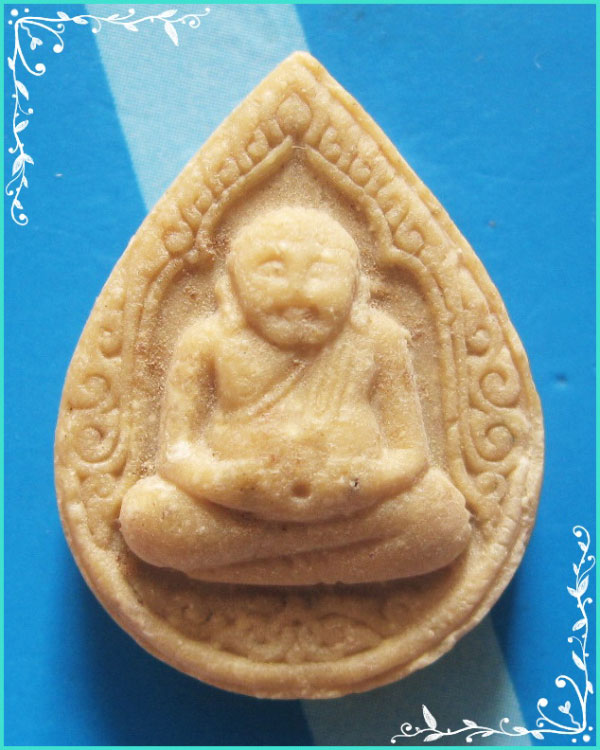 ..ลป.สด วัดโพธิ์แตงใต้ อย. พระสังกัจจายน์ พิมพ์หยดน้ำ เนื้อผงเก่าๆ หลังยันต์ รุ่นเสาร์ห้า..