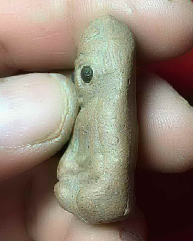 ไอ้งั่งตาแดงเนื้อดินเผา