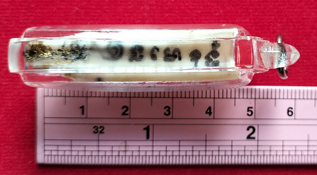 ฟันจระเข้ จารมือ 4 ด้าน หลวงพ่อวิรัช วัดดีบอน ราชบุรี เลี่ยมพร้อมใช้