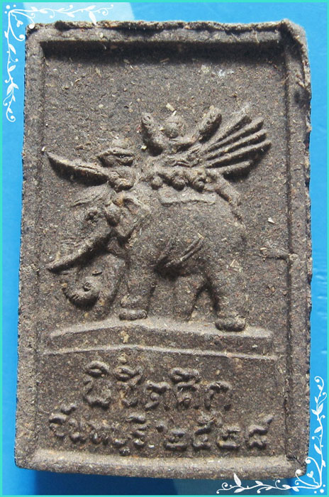 ..พระพุทธประทานพร พิมพ์สี่เหลี่ยม เนื้อผงว่าน หลัง ออกศึก รุ่น พิชิตศึก จันทบุรี ปี 28..