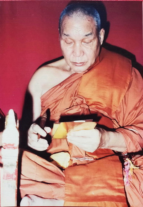 พระสมเด็จมธุปายาส หลวงพ่ออุตตมะ วัดวังก์วิเวการาม จ.กาญจนบุรี สวยมากค่ะ