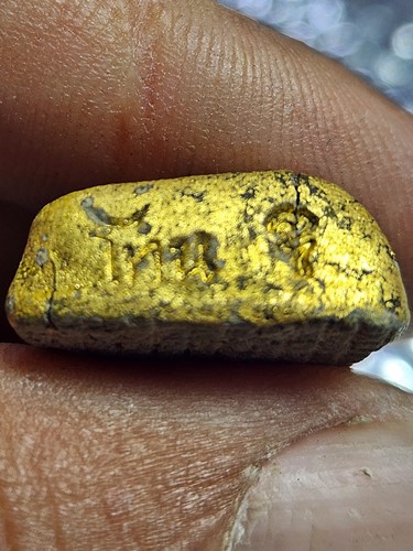  วัดเขาน้อยคีรีวัน จ.ชลบุรี พระปิดตามหามงคล(หลังตะแกรง) หลวงปู่โทน เนื้อผงคลุกรักปิดทอง ยันต์อุ ปี 4