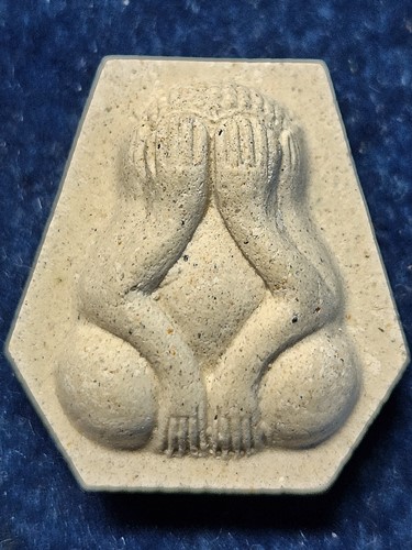  วัดเขาน้อยคีรีวัน จ.ชลบุรี พระปิดหกเหลี่ยม  หลวงปู่โทน  เนื้อผงพุทธคุณ