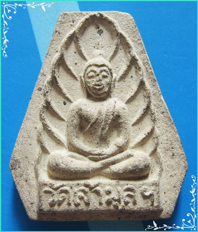 ...ลป.เฟื่อง วัดเจ้ามูล กทม พระผง พิมพ์นั่งใบโพธิ์ ตัดห้าเหลี่ยม เนื้อผงเก่าๆ หลังยันต์...