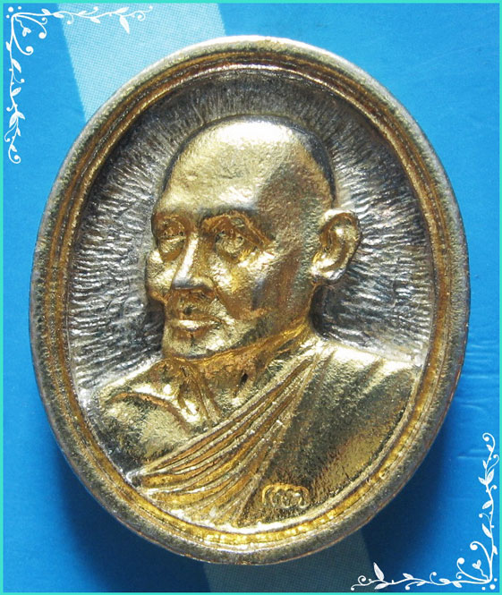 ..ลพ.แพ วัดพิกุลทอง เหรียญหล่อ ครึ่งองค์ หันข้าง เนื้อชุบ 2 กษัตริย์ หลังยันต์ รุ่น อนุสรณ์ 100 ปี..