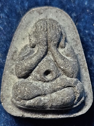 พระปิดตา เนื้อดำ หลังยันต์อุ สวย