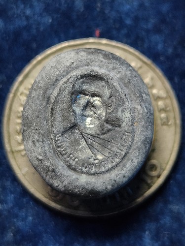 วัดเนินสุทธาวาส ชลบุรี  หนุมานตะกั่วหยอด รุ่นแรก หลังรูปเหมือน หลวงพ่อเกลี้ยง (หลวงปู่เกลี้ยง) 