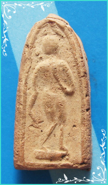 ..ลป.หอม วัดบางเตยกลาง พิมพ์ พระลีลา เนื้อดินเผา หลังเรียบ สีแดง..