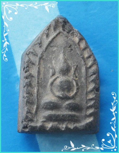 ..ลป.หอม วัดบางเตยกลาง พิมพ์ พระอม ห้าเหลี่ยม เนื้อดินเผา หลังเรียบ สีดำ..