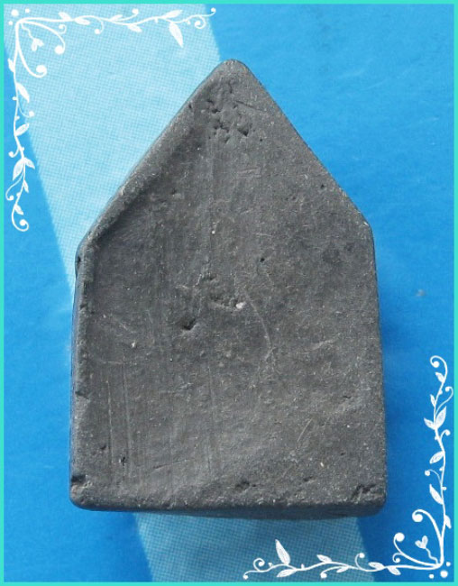 ..ลป.หอม วัดบางเตยกลาง พิมพ์ พระอม ห้าเหลี่ยม เนื้อดินเผา หลังเรียบ สีดำ..